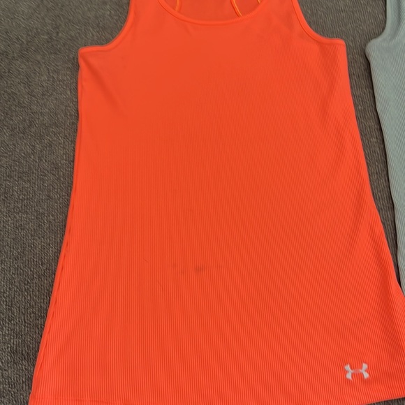 Bundle of 2 Under Armour workout shirts - Picture 6 of 12